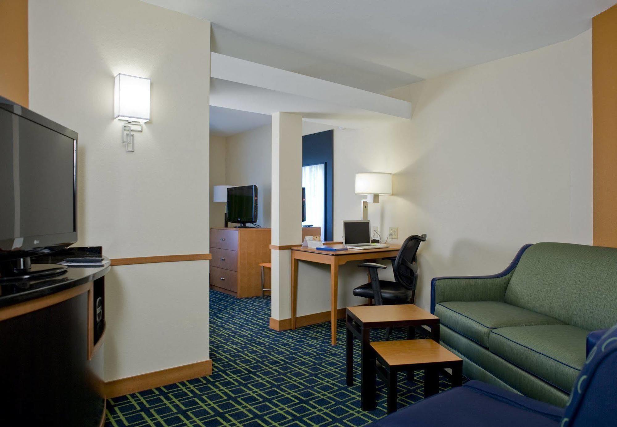 Fairfield Inn & Suites Columbus Rum bild
